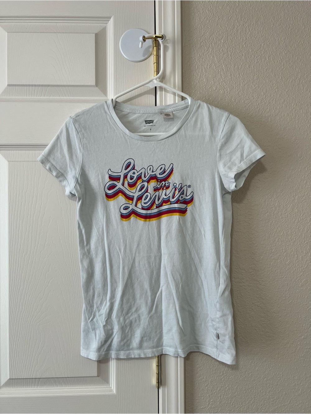 Levi’s Love In Levi’s Graphic Tee White Retro Rainbow Logo T-Shirt Size Small